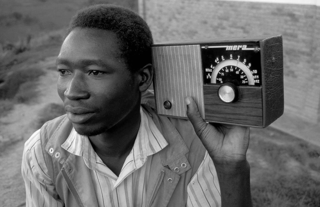 Medios y su influencia: Cuando la radio y la prensa incitan a un&nbsp;genocidio