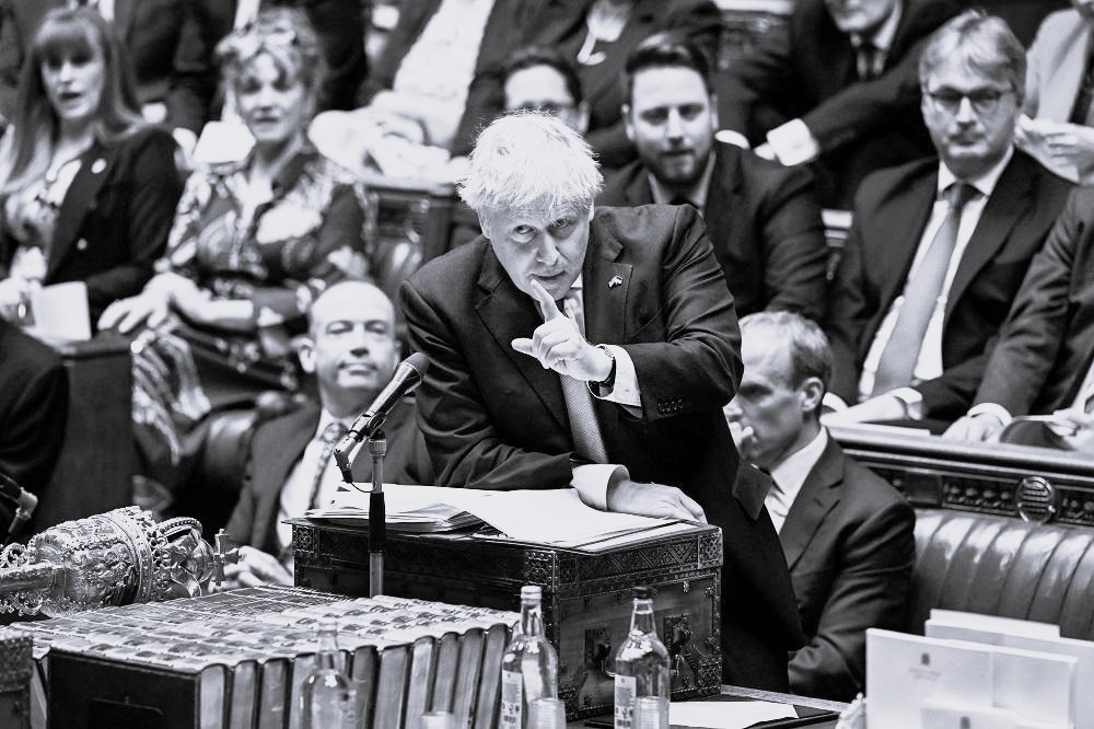 Boris Johnson sobrevive entre la desconfianza de su propio partido y acciones legales de la Unión&nbsp;Europea