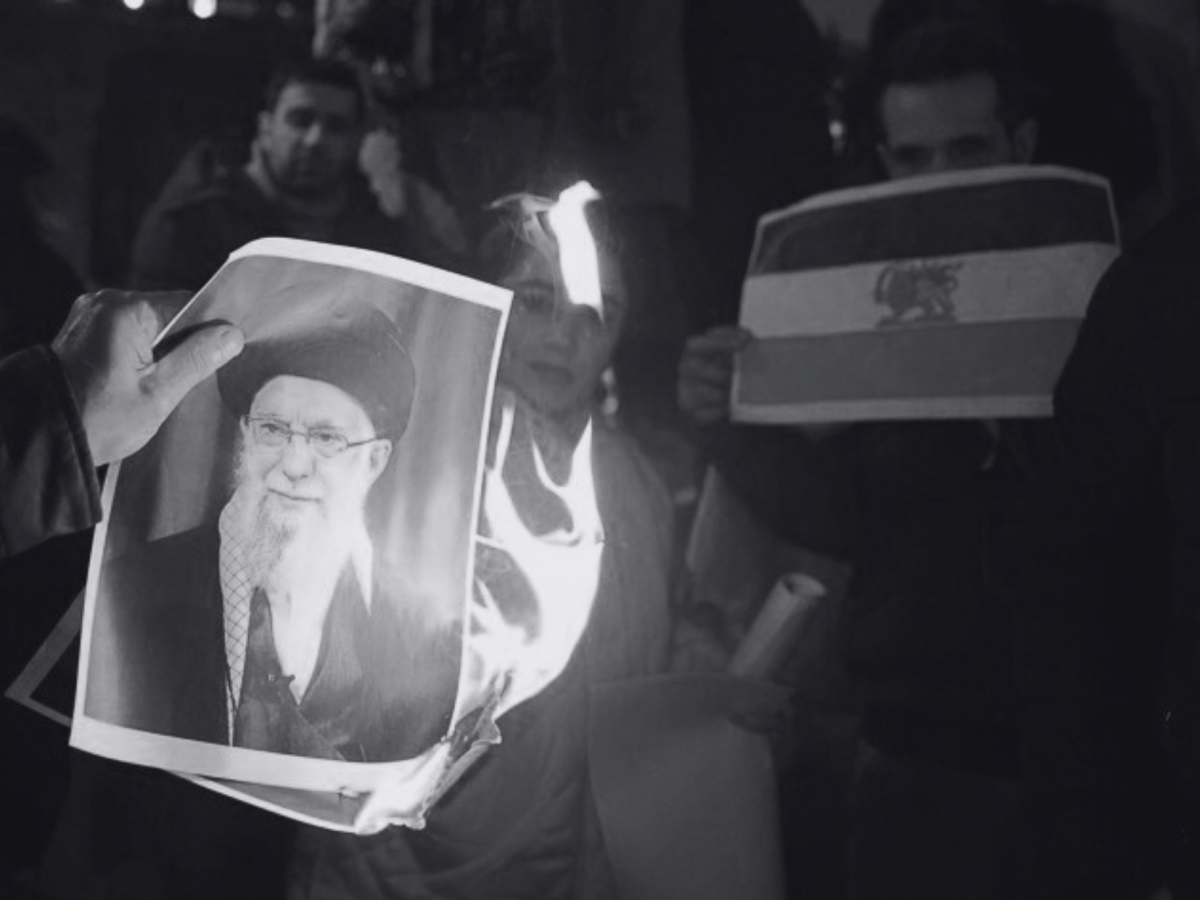 Irán sin miedo: cuando la protesta deja de pedir reformas y empieza a desafiar al&nbsp;régimen